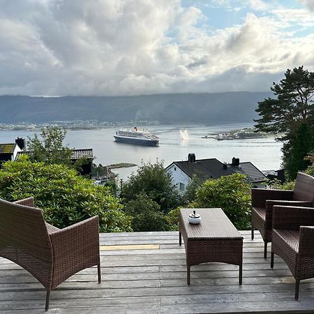 Great Place With View To The Mountains And Fjord Ålesund Exteriör bild