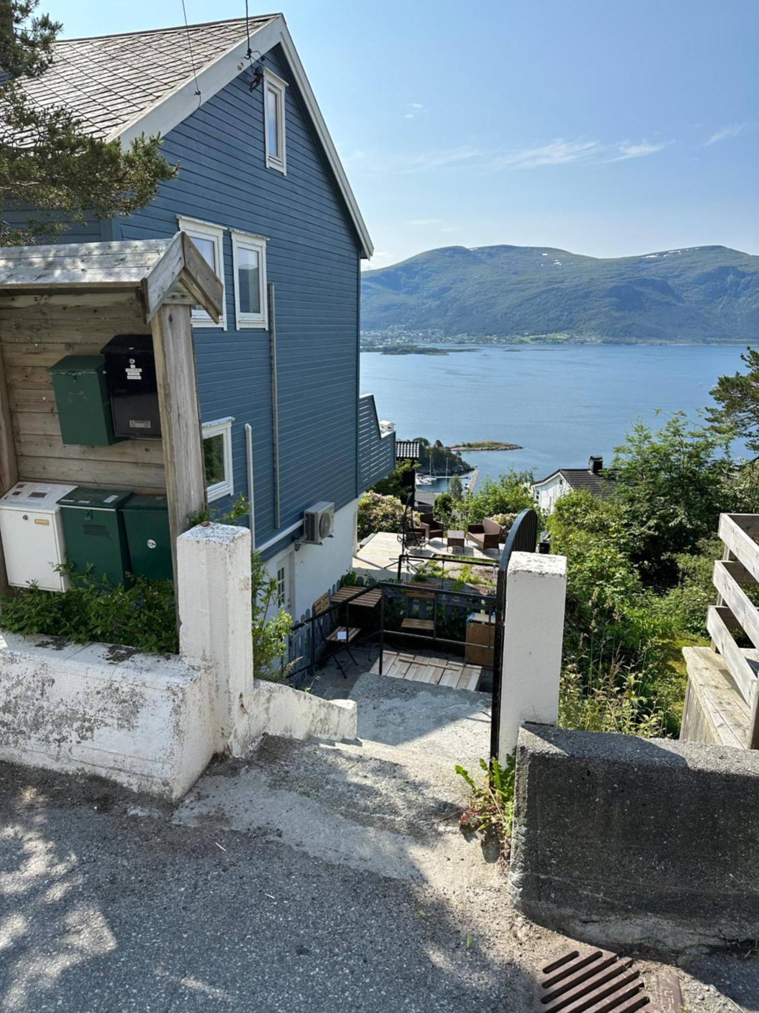 Great Place With View To The Mountains And Fjord Ålesund Exteriör bild