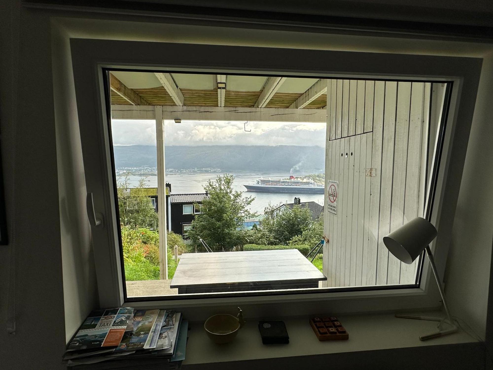 Great Place With View To The Mountains And Fjord Ålesund Exteriör bild